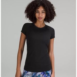 Lululemon swiftly tech short-sleeve shirt 2.0 race length in black size 4